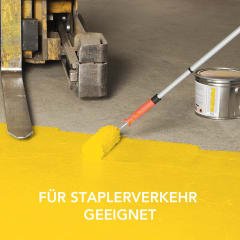 Antirutschfarbe PROline paint für Innen wird mit Farbroller auf Boden aufgetragen, geeignet für Staplerverkehr