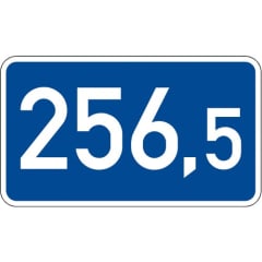 Kilometertafel 260/450 einseitig mit der Zahl 256,5 auf blauem Hintergrund