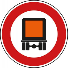 Verkehrsschild Verbot für kennzeichnungspflichtige Kraftfahrzeuge mit gefährlichen Gütern VZ 261