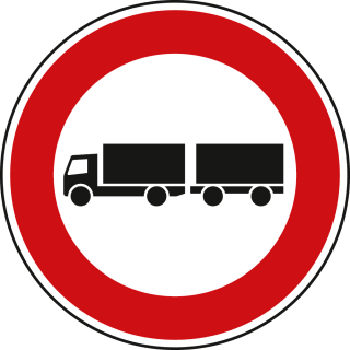 Verbot für Lastkraftwagen mit Anhänger - Verkehrsschild VZ 257-57
