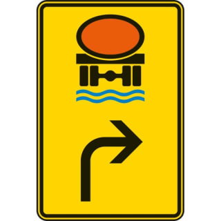 Vorwegweiser für Fahrzeuge mit wassergefährdender Ladung, rechtsweisend (Verkehrsschild Nr. 442-22)