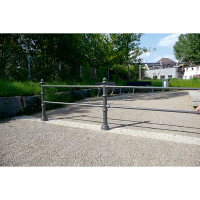 Schutzgeländer-System mit Alu-Stilpollern Schutzgeländer-System mit Alu-Stilpollern