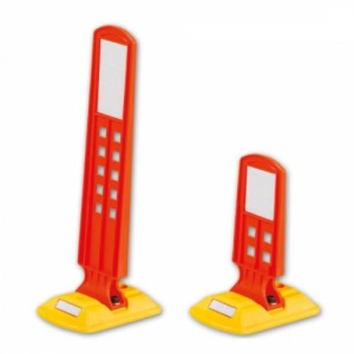 Parkschwelle mit Sichtzeichen kurz in rot und gelb zur Parkplatzmarkierung