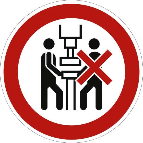 Verbotsschild Maschine darf nur von einer Person bedient werden mit rotem Rand und zwei stilisierten Personen an einer Maschine, eine Person durch rotes Kreuz ausgeschlossen