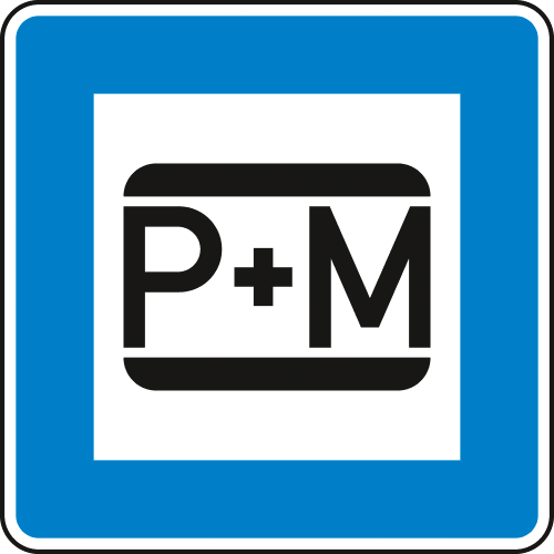 Verkehrsschild Parken und Mitfahren P+M Symbol auf blauem Hintergrund VZ 316-50