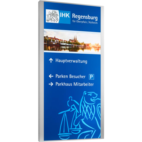 MADRID Außenaufsteller beidseitig beleuchtet mit IHK Regensburg Beschilderung und Wegweiser zu Hauptverwaltung, Parken Besucher und Parkhaus Mitarbeiter