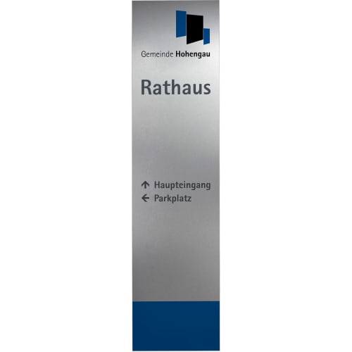 RIO Außenaufsteller Magnum XL mit Beschriftung Gemeinde Hohengau Rathaus Haupteingang Parkplatz