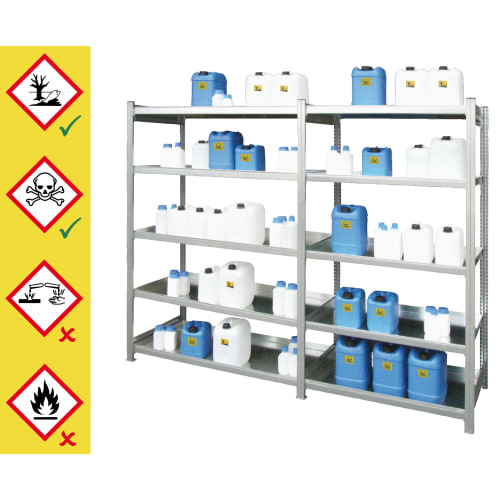 Gefahrstoffregal mit Wannenböden für Kleingebinde, Metallregal mit blauen und weißen Kanistern und Gefahrstoffsymbolen