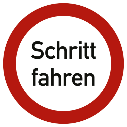 Verkehrsschild Schritt fahren mit rotem Rand und schwarzer Schrift