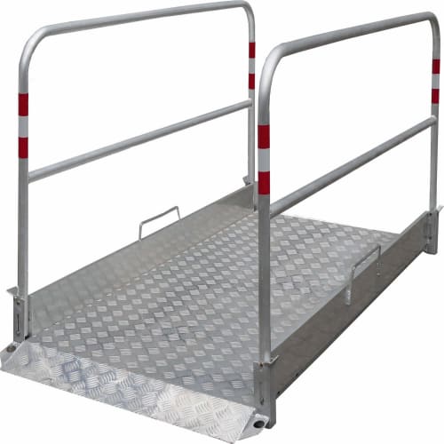Grabenbrücke LIGHT aus Aluminium mit rutschfester Oberfläche und rotem Sicherheitsmarkierung, Tragkraft 200 kg pro Quadratmeter