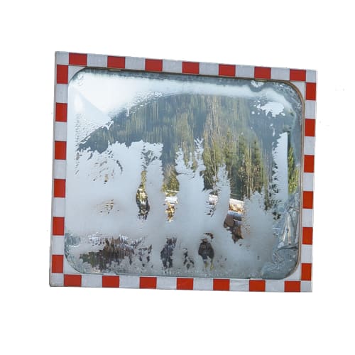 Verkehrsspiegel beschlagfrei aus Edelstahl mit rotem und weißem Rand, teilweise beschlagen