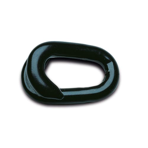 Schwarzes Kettenglied aus Stahl auf weißem Hintergrund