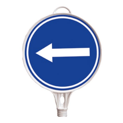 Rundes Schild mit weißem Richtungspfeil nach links auf blauem Hintergrund