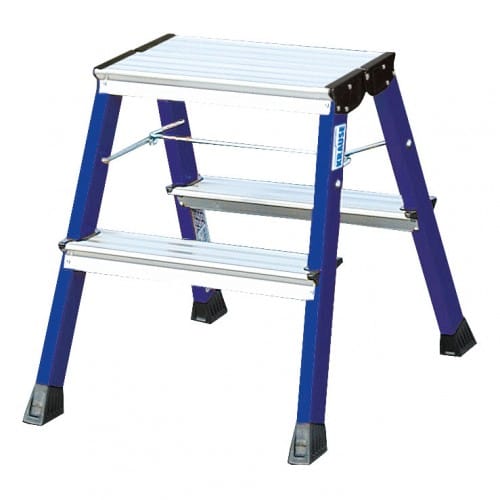 Mobiler Doppel-Klapptritt MONTO Rolly mit blauen Beinen und rutschfesten Gummifüßen