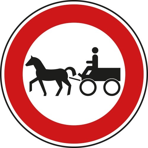 Verkehrsschild Verbot für Gespannfuhrwerke mit rotem Rand und schwarzem Pferdewagen Symbol