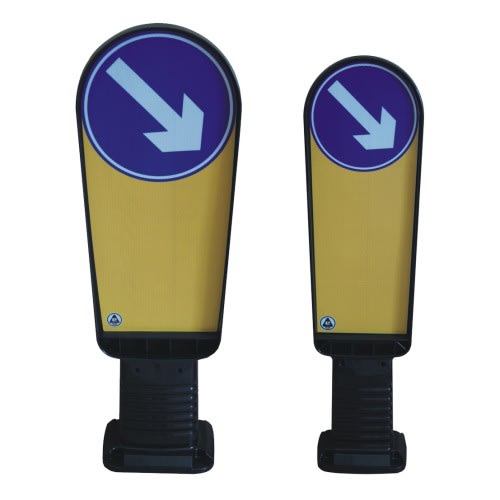 Verkehrsinselbake mit blauem Pfeil nach links unten auf gelbem Hintergrund