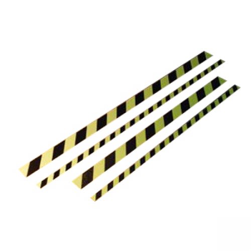 Antirutsch-Trittschutz mit gelb schwarzer Warnmarkierung in verschiedenen Längen, langnachleuchtend