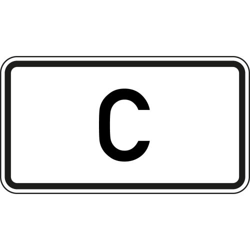 Verkehrsschild Tunnelkategorie C gemäß ADR-Übereinkommen, rechteckiges Schild mit schwarzem Buchstaben C auf weißem Hintergrund und schwarzem Rand
