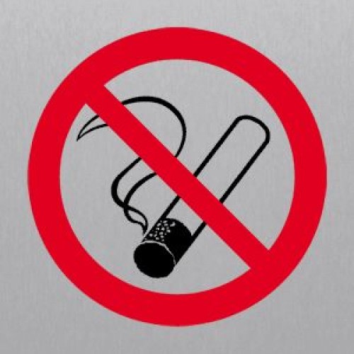 Rauchen verboten Schild mit rotem Verbotssymbol und durchgestrichener Zigarette