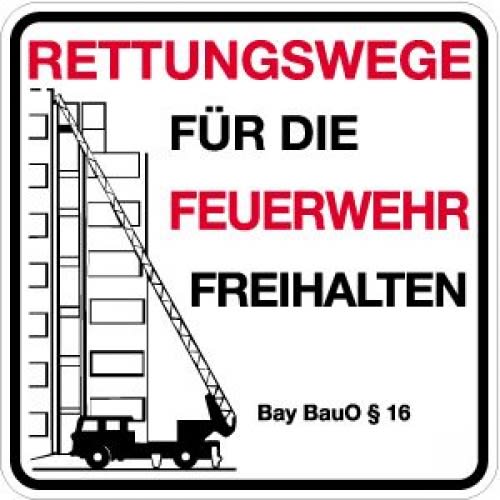 Schild Rettungswege für Feuerwehr freihalten mit Bauordnung Bay BauO § 16 und Feuerwehrleiter an Gebäude