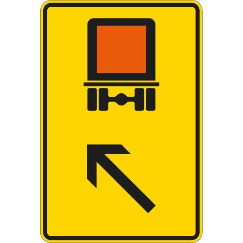 Wegweiser für kennzeichnungspflichtige Fahrzeuge mit gefährlichen Gütern, links einordnen, gelbes Verkehrsschild mit LKW-Symbol und Pfeil nach links