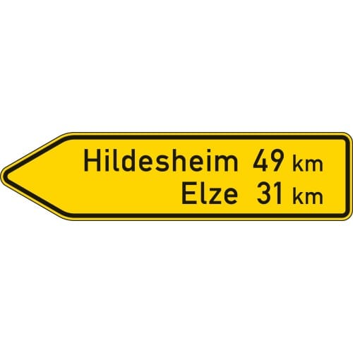 Gelber Pfeilwegweiser linksweisend mit Entfernungsangaben Hildesheim 49 km und Elze 31 km