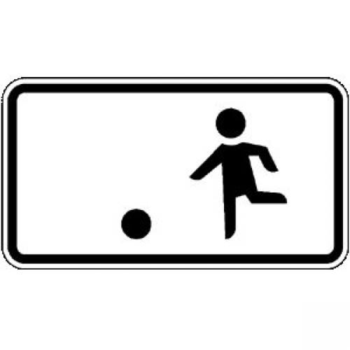 Verkehrsschild Kinderspielen auf der Fahrbahn und dem Seitenstreifen erlaubt VZ 1010-10 mit Symbol eines spielenden Kindes und Ball