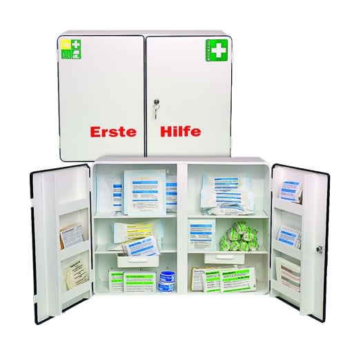 Verbandschrank LONDON von Söhngen mit Erste Hilfe Ausstattung, geöffnet und geschlossen, weißer Metallkasten mit medizinischen Verbandsmaterialien
