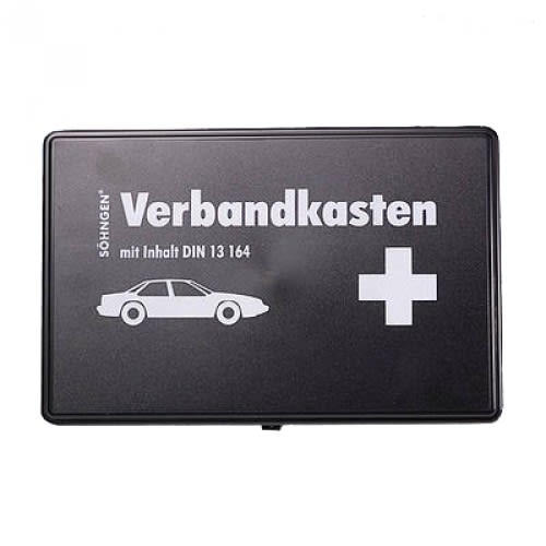 Schwarzer KFZ-Verbandkasten aus Kunststoff von Söhngen mit weißem Auto-Symbol und weißem Kreuz