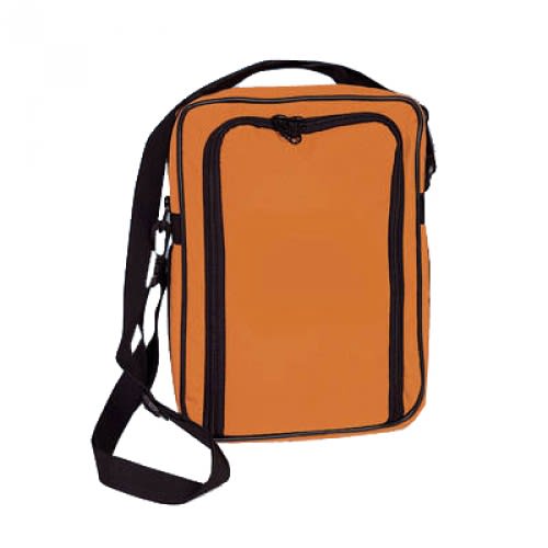 Orange Erste-Hilfe-Tasche SCOUT mit schwarzem Tragegurt und Reißverschluss von Söhngen