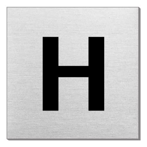 Quadratisches Textschild mit dem Buchstaben H in schwarzer Schrift auf silbernem Hintergrund
