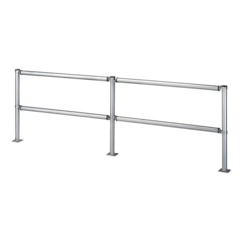 Absperrgittersystem Plus 7 aus Metall, bestehend aus zwei verbundenen Absperrgittern mit zwei Querstreben und Bodenplatten