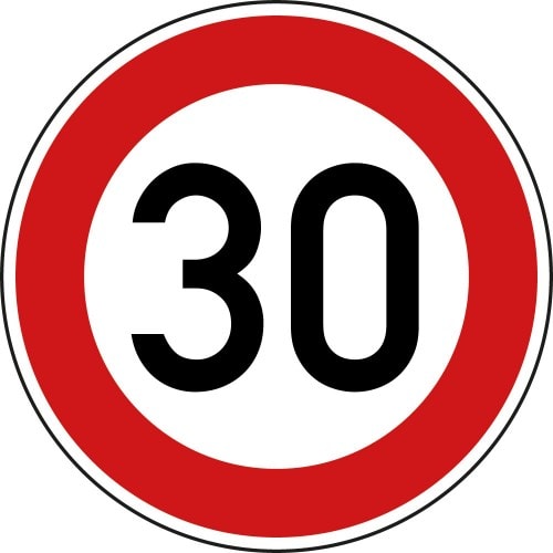 Verkehrsschild zulässige Höchstgeschwindigkeit 30 km/h mit rotem Rand und schwarzer Zahl 30