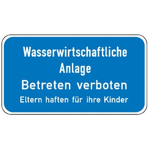 Blaues Schild mit weißer Schrift Wasserwirtschaftliche Anlage Betreten verboten Eltern haften für ihre Kinder