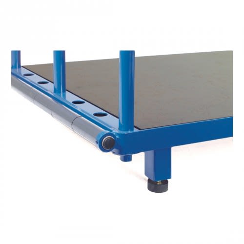 FETRA 4 Palettenfüße 2021 aus blauem Metall für Plattenständer, Detailansicht der Füße und Rahmenkonstruktion