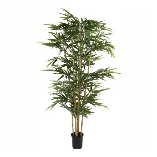 Künstlicher Bambus in schwarzem Topf mit grünen Blättern