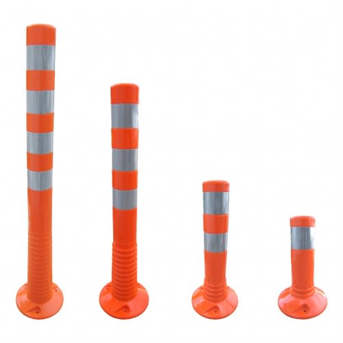 Vier orange Flexipfosten mit reflektierenden silbernen Streifen in verschiedenen Größen
