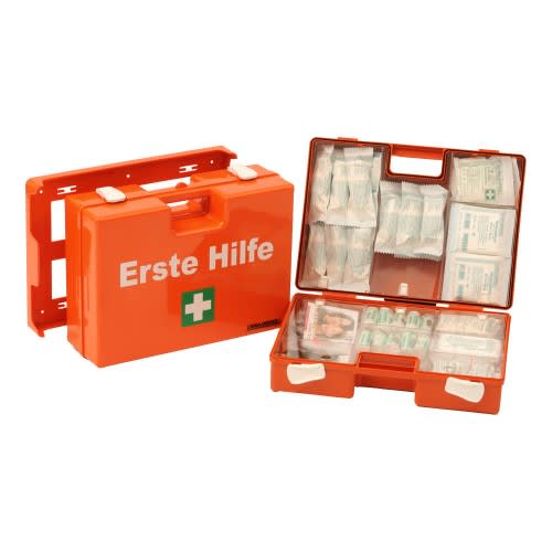 Erste-Hilfe-Koffer MULTI in orange mit Erste Hilfe Aufschrift und grünem Kreuz, geöffnet mit sichtbar sortiertem Verbandsmaterial