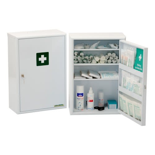 Verbandschrank Medisan D mit geöffnetem Tür, gefüllt mit Erste-Hilfe-Materialien wie Verbänden, Sprays und Pflastern