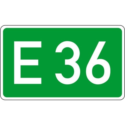 Europastraßen Verkehrsschild VZ 410 mit der Aufschrift E 36 auf grünem Hintergrund