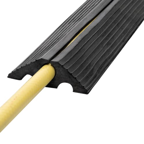 Kabelbrücke Morion zum Aufrollen aus schwarzem Gummi mit gelbem Kabel