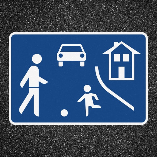 Thermoplastische Fahrbahnmarkierung PROline thermo Verkehrsberuhigter Bereich VZ 325.1 mit Symbolen für Fußgänger, spielendes Kind, Auto und Haus auf blauem Hintergrund