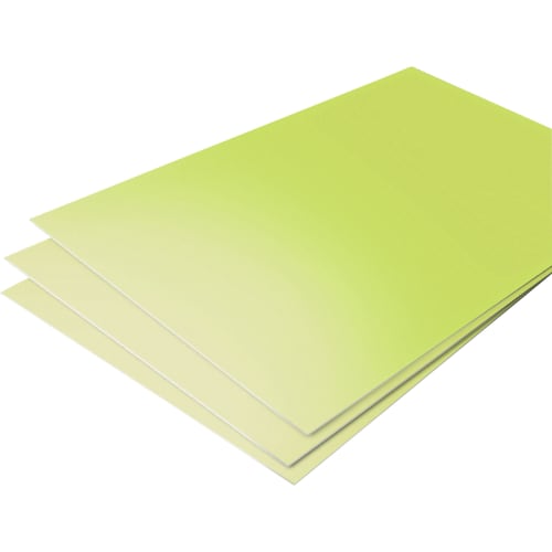 Langnachleuchtende Kunststoffplatten in gelbgrüner Farbe gestapelt