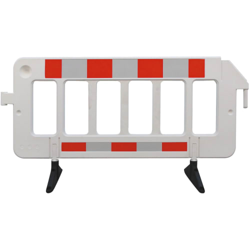 weißes Absperrgitter aus Kunststoff mit roten und grauen Reflexstreifen und drehbaren schwarzen Füßen