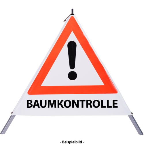 Faltsignal mit rotem Dreieck und Ausrufezeichen, Text BAUMKONTROLLE, Warnschild für Gefahrenstelle