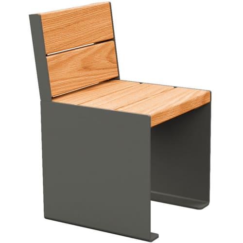 Moderner Sitzstuhl Kube mit Sitzfläche und Rückenlehne aus heller Eiche und schwarzem Metallgestell