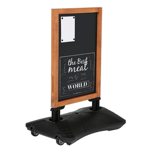 Kundenstopper WindPro Wood mit Holzrahmen und schwarzer Tafel mit Aufschrift the Best meat in the World