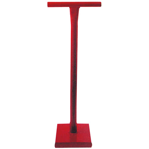 Roter Erd- und Betonstampfer mit T-förmigem Griff und quadratischer Stampffläche
