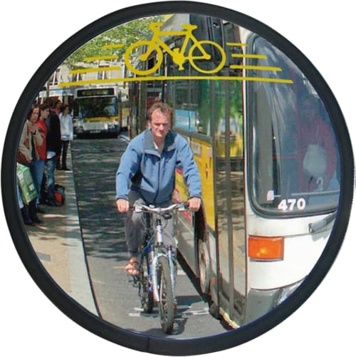 Verkehrsspiegel für Radfahrer CYCLOMIR mit gelbem Fahrrad-Symbol, zeigt einen Radfahrer neben einem Bus auf der Straße