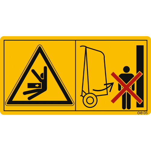 Warnschild Maschinenschild während des Betriebes nicht im Schwenkbereich der Heckklappe aufhalten mit Piktogramm einer Person und Heckklappe